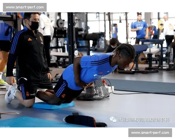 以体能教练为核心的科学训练理念与运动表现全面提升之道